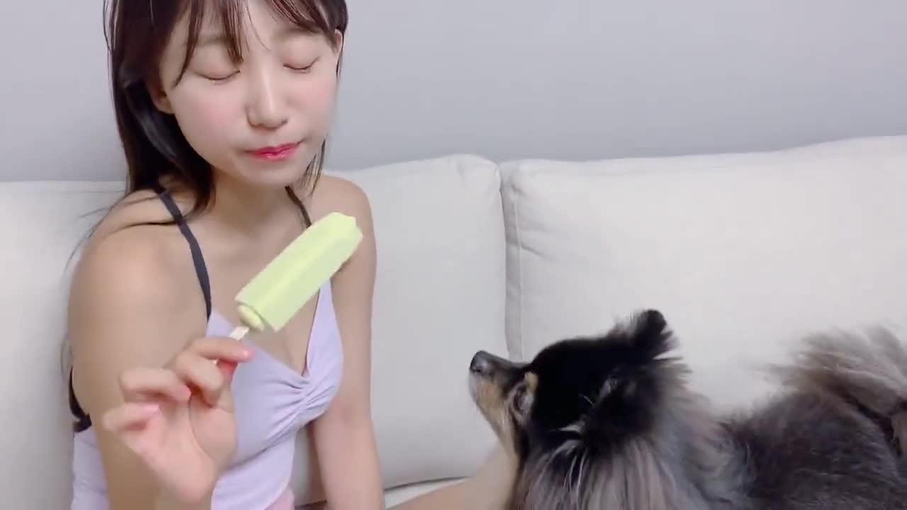 小美女家中自娱自乐