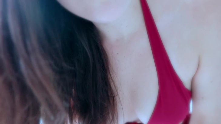 Girlfriend-Role-Play-on-a-REAL-Peaceful-Island-(Close-Up-Kisses,-Personal-Attention)-ASMR