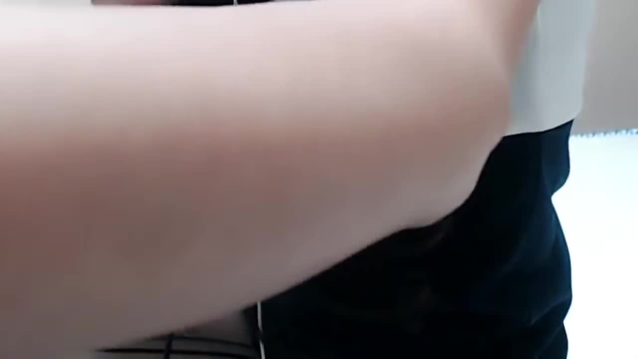 ASMR-Ear-Legs-Massage