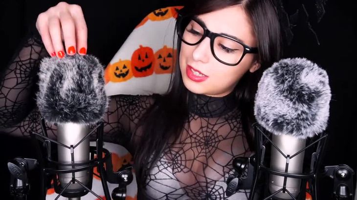 [ASMR在线]ASMR-Fluffy-Mic-Scratching-to-Tingle-your-BONES–(w_-HALLOWEEN-Trigger-Words-and-Soft-Whispers)