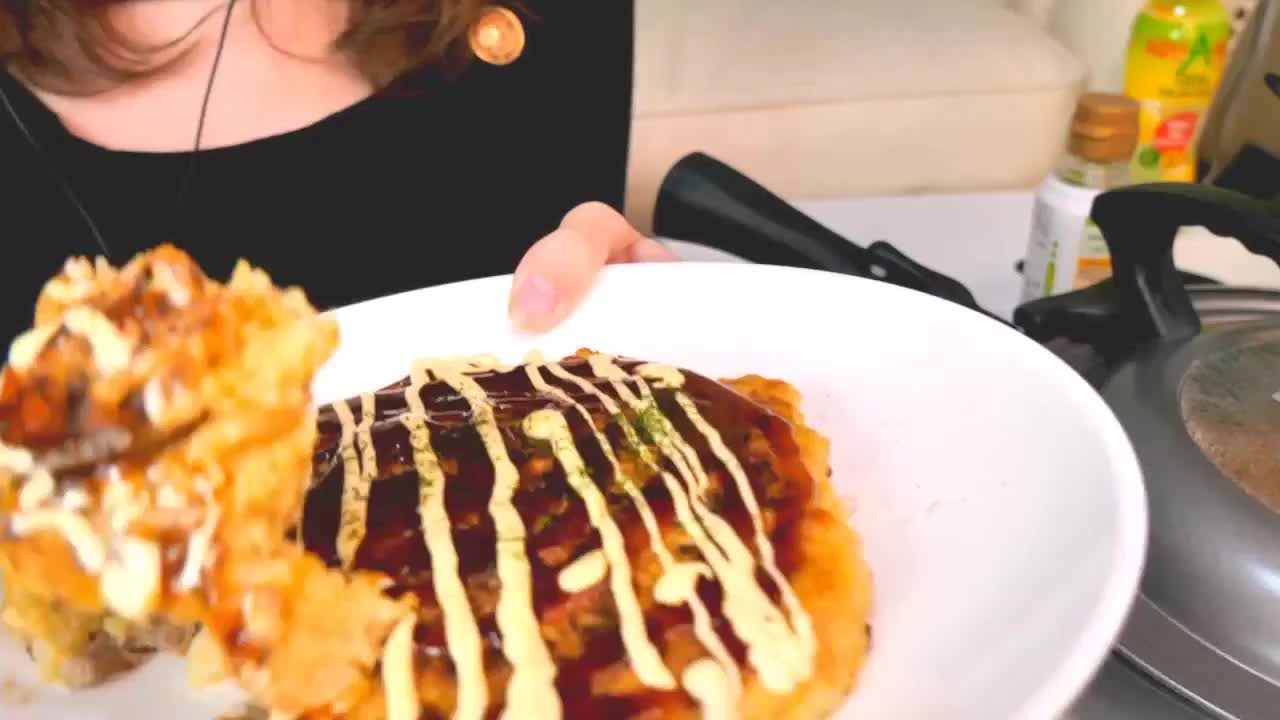 ASMR@利香 お料理♡私服ワンピでお好み焼き作る！