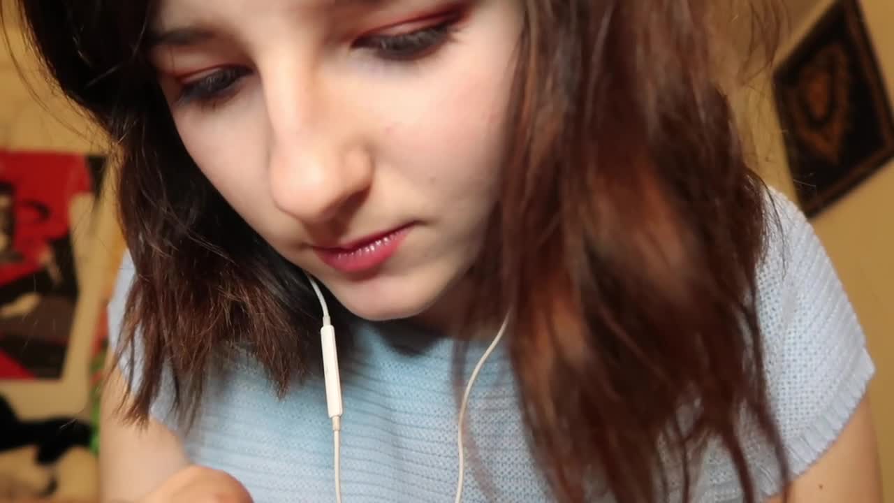 AftynRose ASMR Lap Ear Cleaning