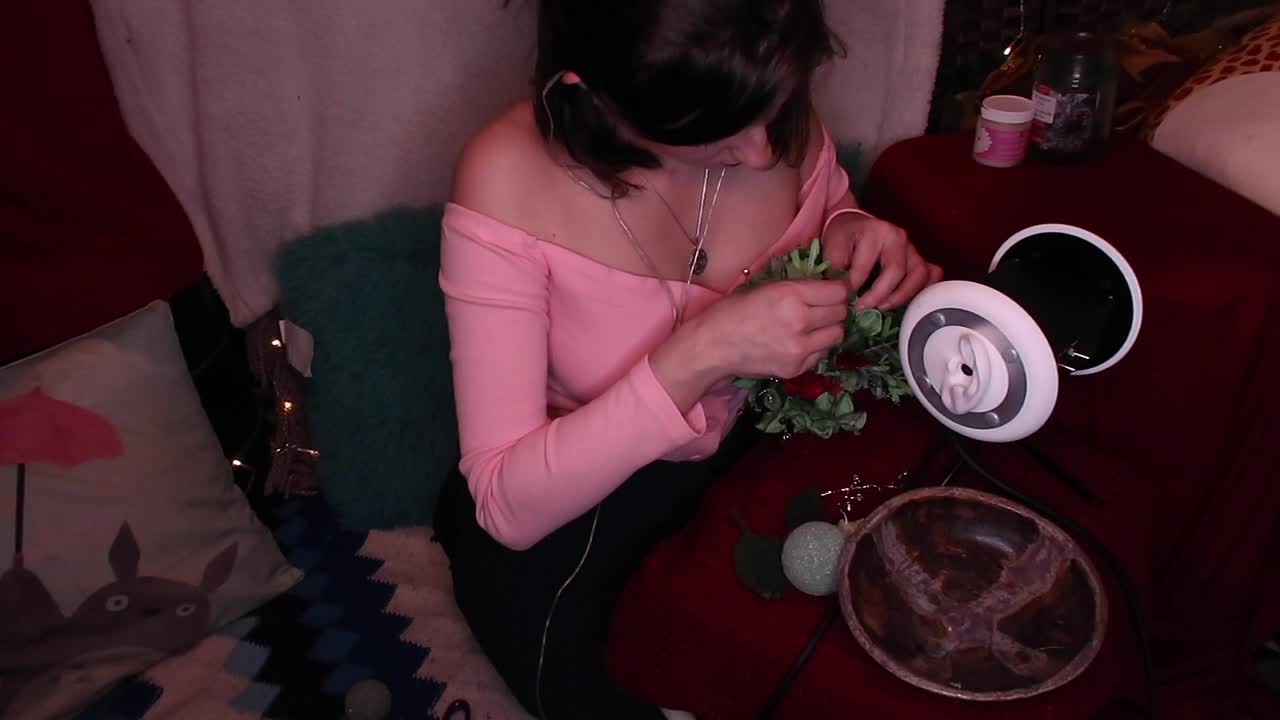 AftynRose ASMR Mistletoe