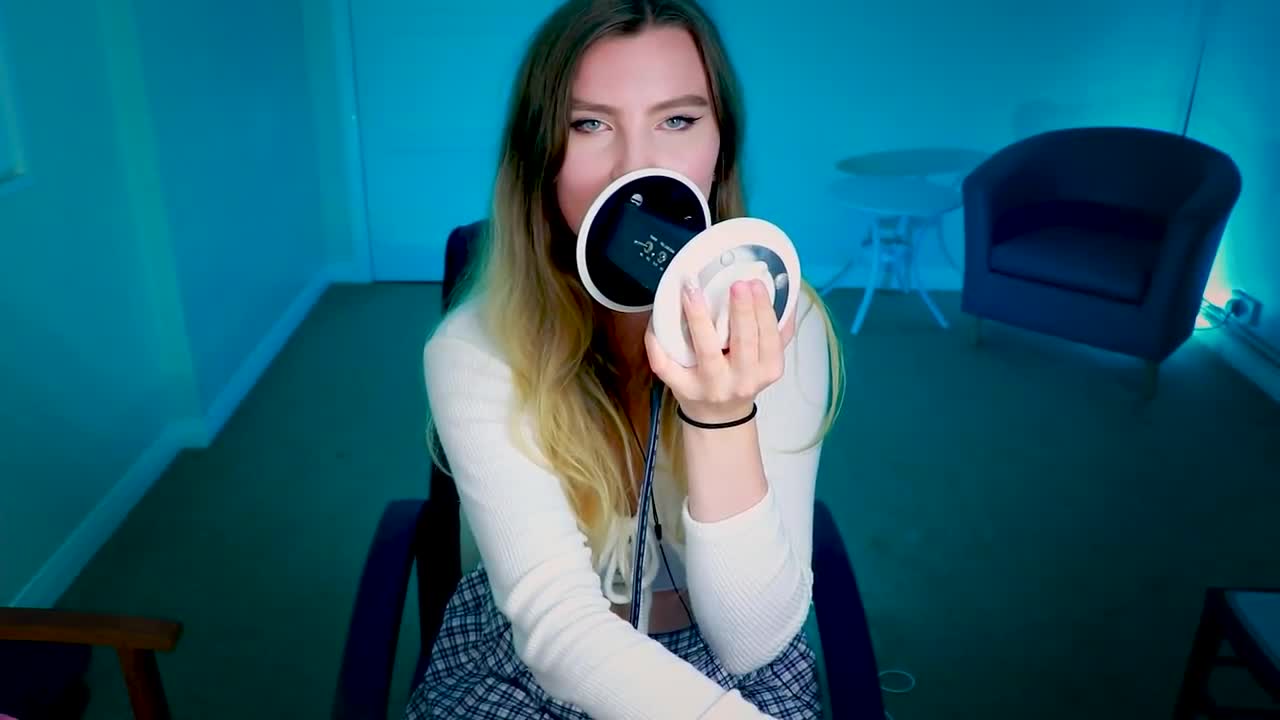 ASMR Earlicking Audio Panning – Deep licking fluttering w_ DELAY