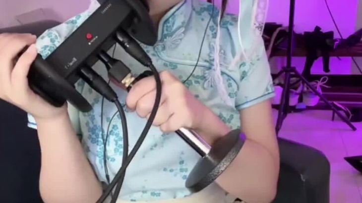 【抖音灵儿】甜美声优ASMR搓麦摩擦舔耳丝袜高跟哄睡福利视频 23