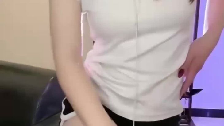【抖音灵儿】甜美声优ASMR搓麦摩擦舔耳丝袜高跟哄睡福利视频 13