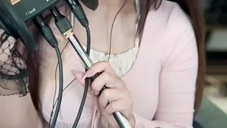 【抖音灵儿】甜美声优ASMR搓麦摩擦舔耳丝袜高跟哄睡福利视频 10