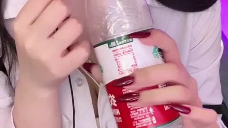 【抖音灵儿】甜美声优ASMR搓麦摩擦舔耳丝袜高跟哄睡福利视频 6