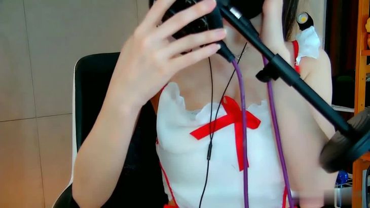 【阿稀稀大魔王ASMR】足控史莱姆摇水瓶弹舌口腔音触发音视频集 26