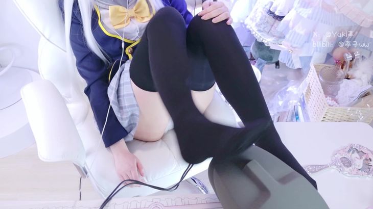 【亭子wwASMR】可爱亭宝在线助眠啦 大量COS轻语掏耳踩耳哦 6