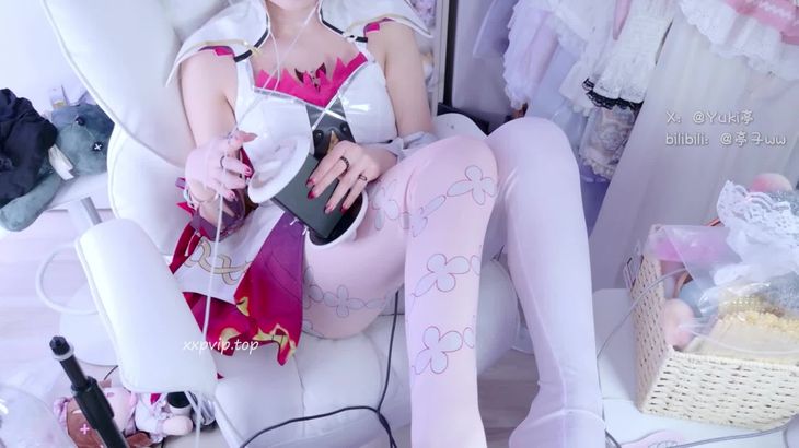 【亭子wwASMR】可爱亭宝在线助眠啦 大量COS轻语掏耳踩耳哦 3
